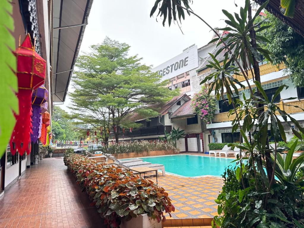 Collection O Khu Mueang near Tha Phae Gate formerly Lai Thai Guesthouse