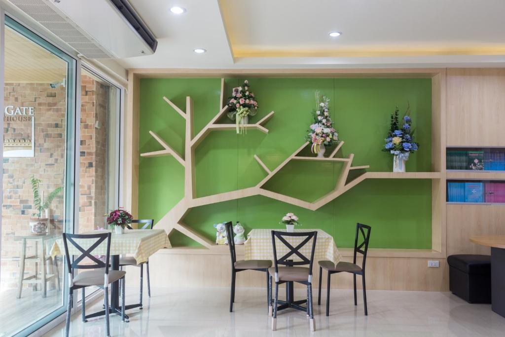 Suan Dok Gate Guesthouse