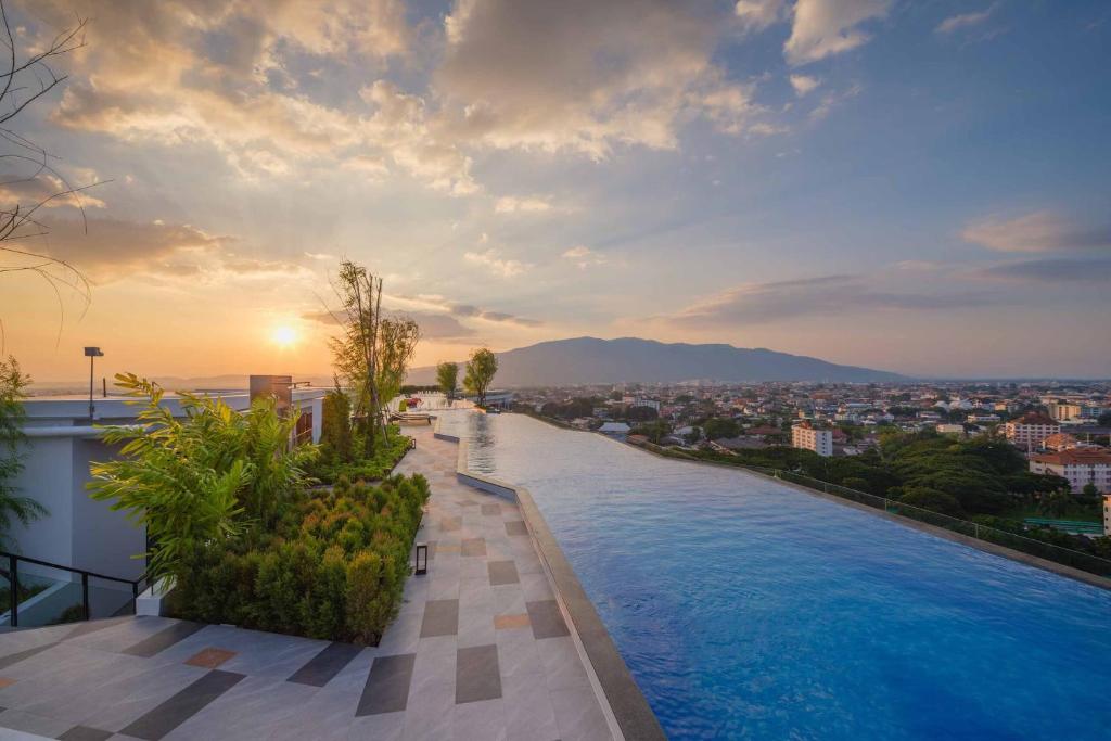 Luxury Astra Sky River
