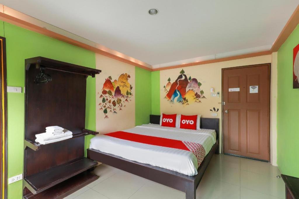OYO 768 First Station Hotel OYO 768 First Station Hotel