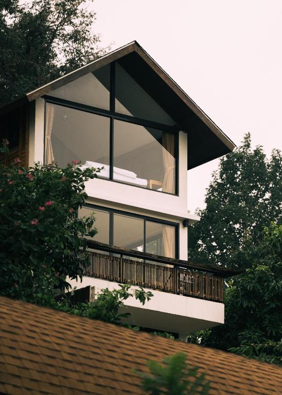 Baan Nhuer Mek บ้านเหนือเมฆ Coffee and Desk on the Cloud