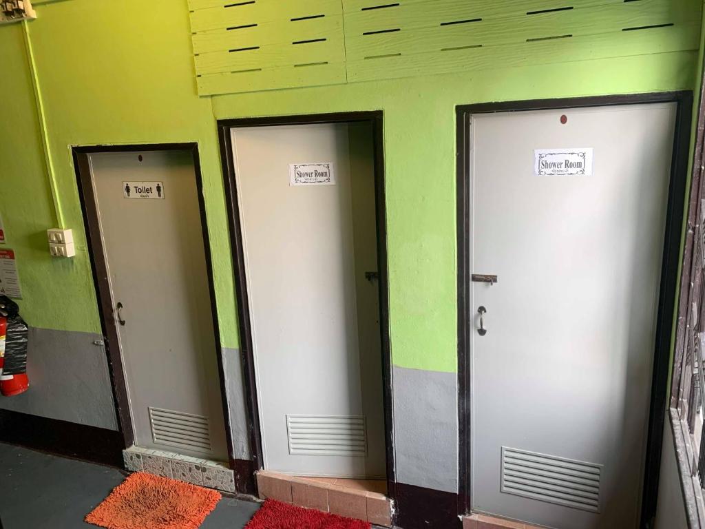 J Giant Hostel