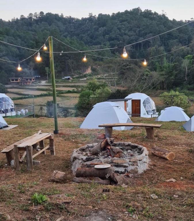 ข้างเขาแคมป์ Khangkhao Camp
