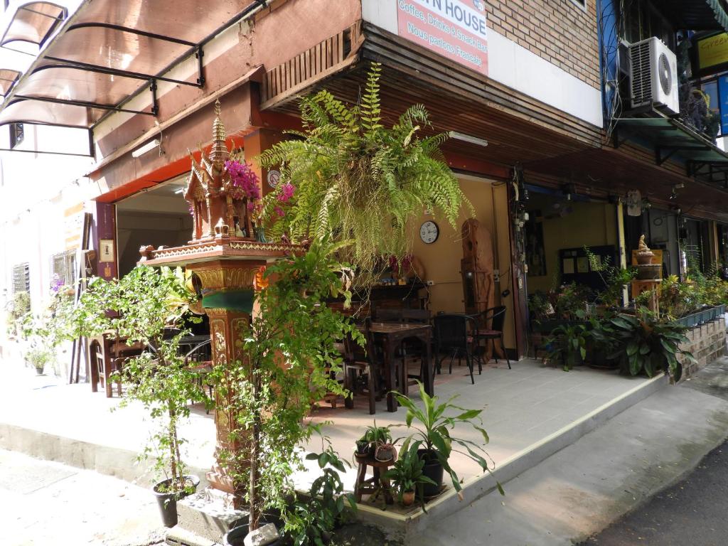 P'LYN HOUSE P'LYN HOUSE