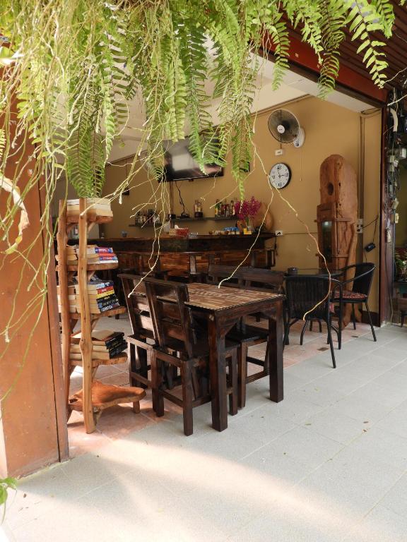 P'LYN HOUSE P'LYN HOUSE