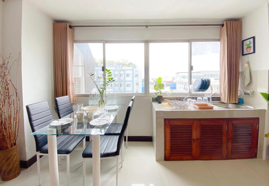 Cozy family room At 103 condominium 2 on nimman 12