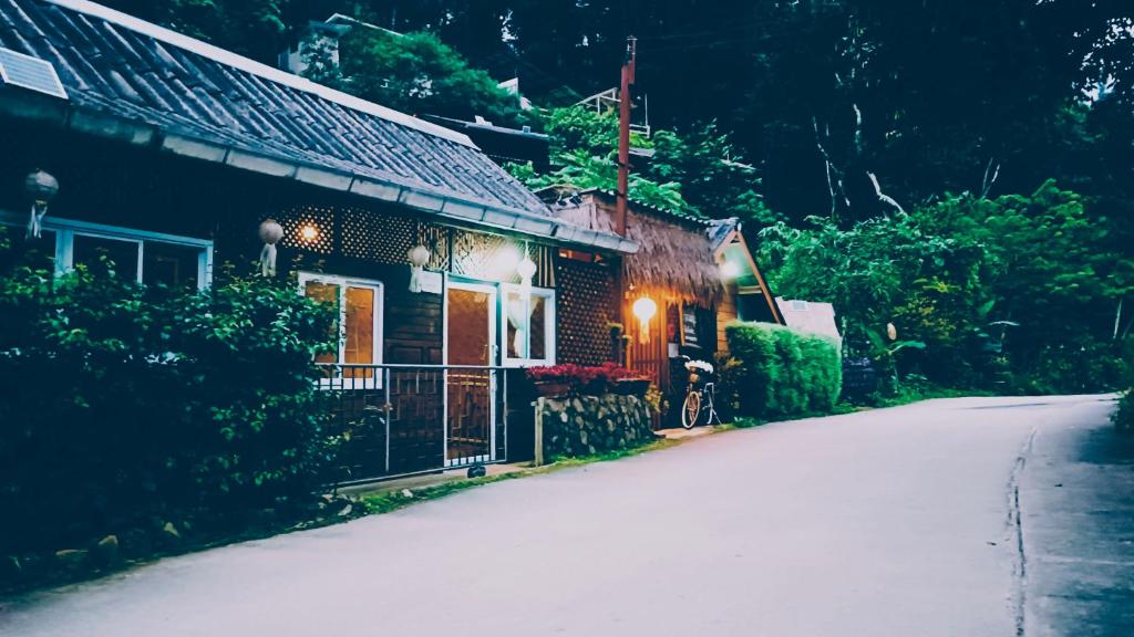 แม่อุ๊ยที่พักติดน้ำ&mae oui next to the water แม่อุ๊ยที่พักติดน้ำ&mae oui next to the water
