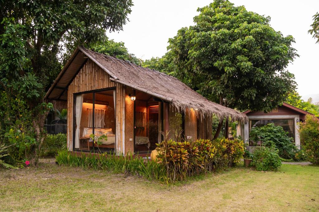Lion resort & cafe Lion resort & cafe