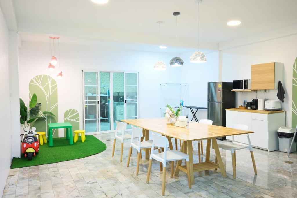 Eco-friendly house near street food quiet area
