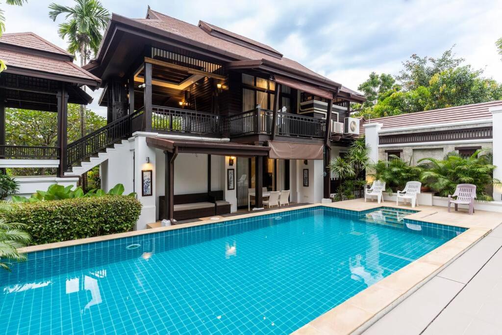 Sclass Villa & Swimming pool , 10 min from airport