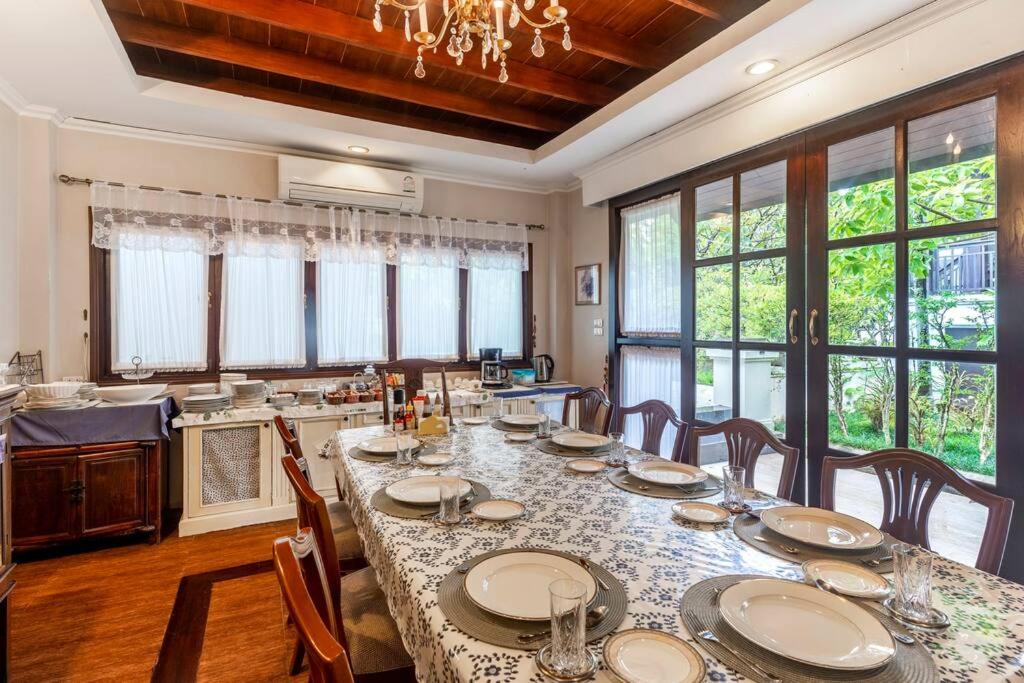 Sclass Villa & Swimming pool , 10 min from airport