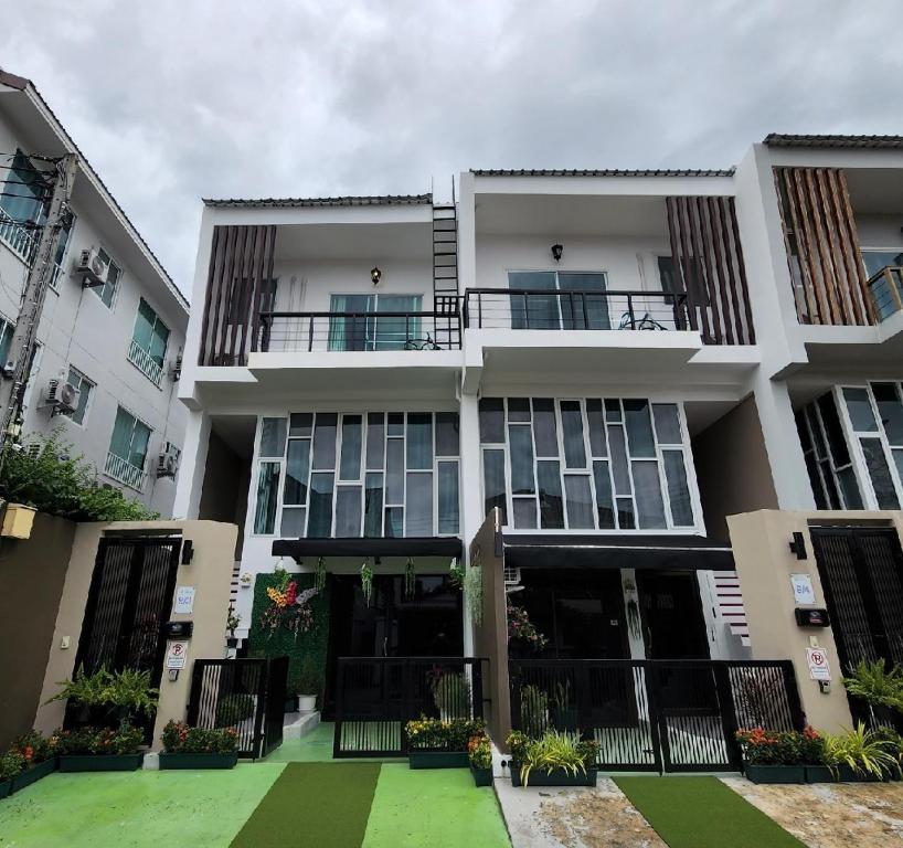 Boxsoon Nimman 3 # 4beds 4bahts Boxsoon Nimman 3 # 4beds 4bahts