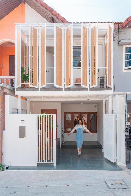 Modern Style Townhome /2BR near CNX moat Modern Style Townhome /2BR near CNX moat