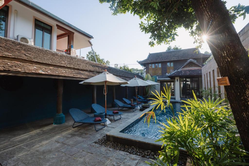 Lunar Mansion Hotel