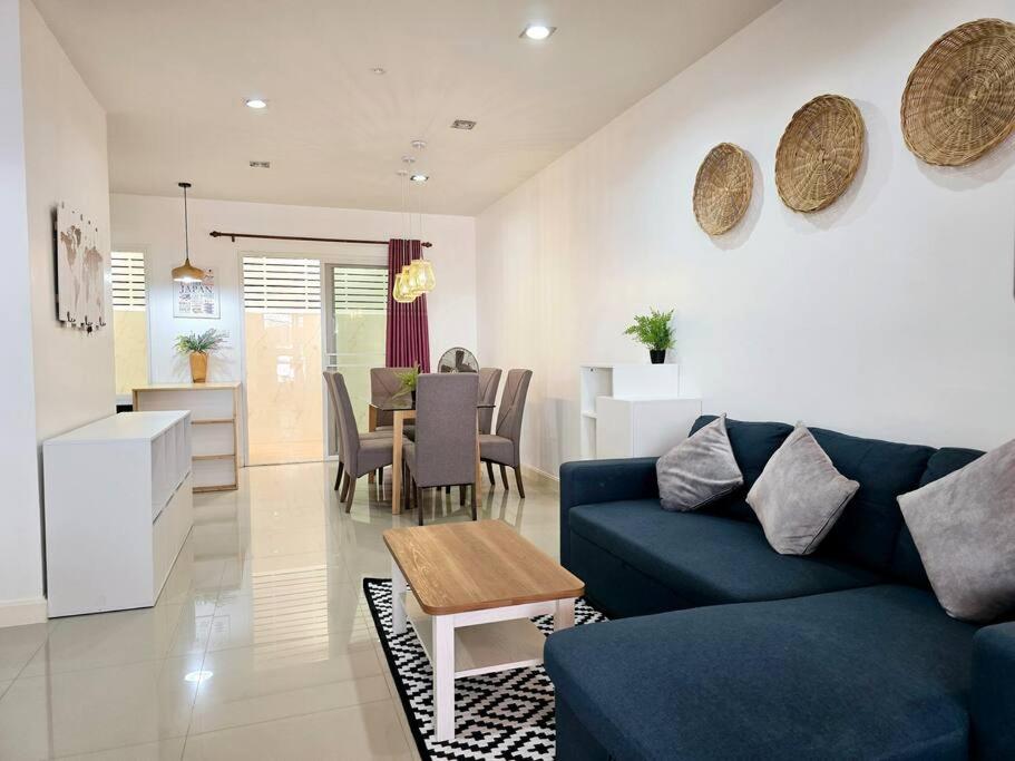 CITY HOME 5Min to Old Town, Airport Plaza. CITY HOME 5Min to Old Town, Airport Plaza.