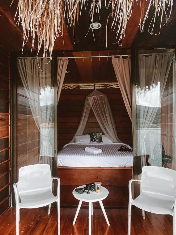 Velaloy Floating Resort
