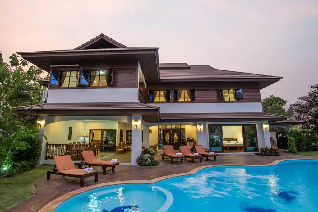 Oriental Thai luxury villa with Private pool Oriental Thai luxury villa with Private pool