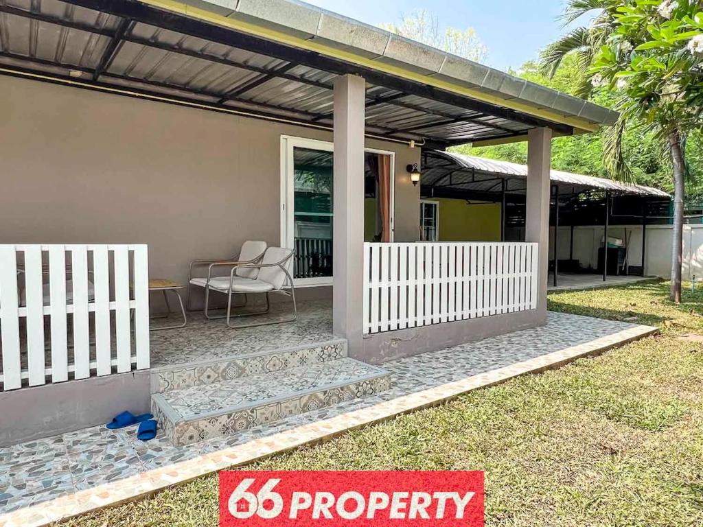 Nimman Home with Cozy Patio - Workspace w Screen Nimman Home with Cozy Patio - Workspace w Screen