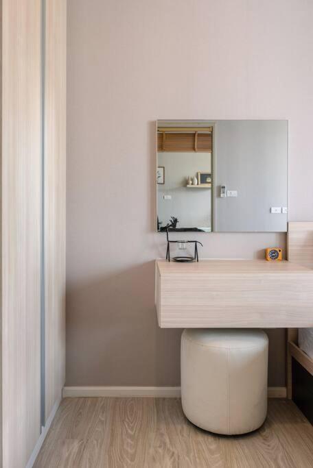 Modern Condo in Nimman (F709) by Pimolplace