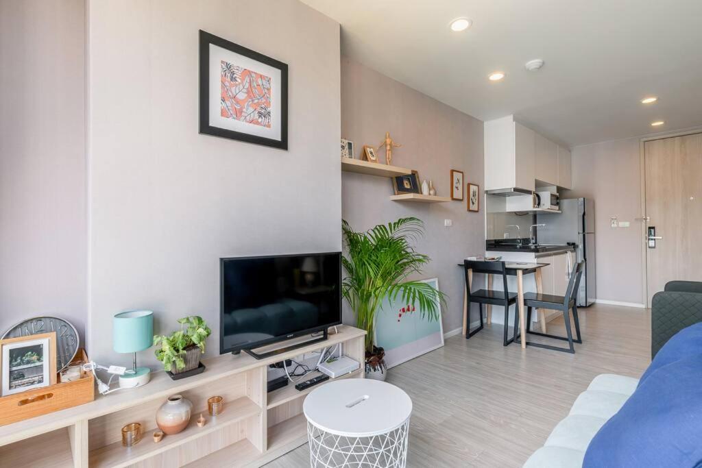 Modern Condo in Nimman (F709) by Pimolplace
