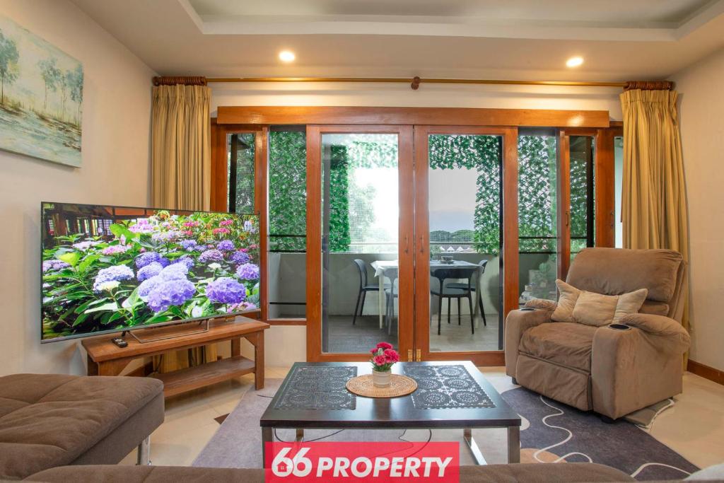 Spacious 2 Bedroom Apartment near Train Station - 10 Min to Old City Spacious 2 Bedroom Apartment near Train Station - 10 Min to Old City
