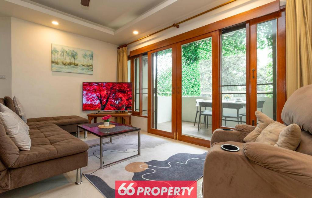 Spacious 2 Bedroom Apartment near Train Station - 10 Min to Old City Spacious 2 Bedroom Apartment near Train Station - 10 Min to Old City