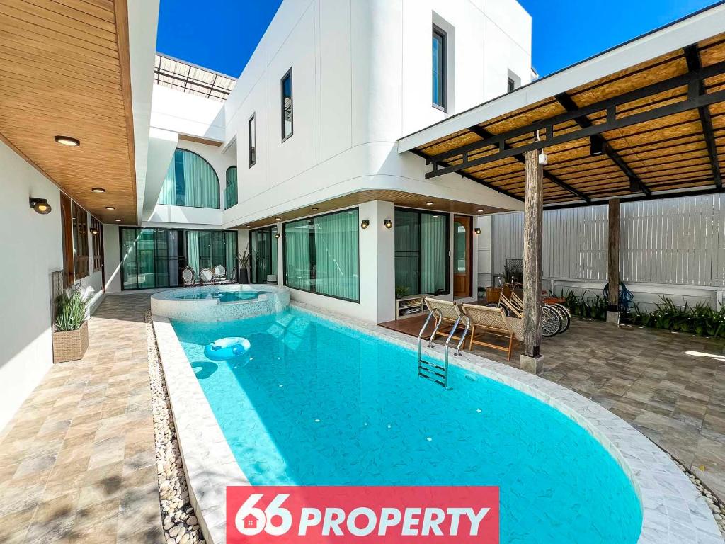 Tropical Luxury Pool Villa near Golf Courses Tropical Luxury Pool Villa near Golf Courses