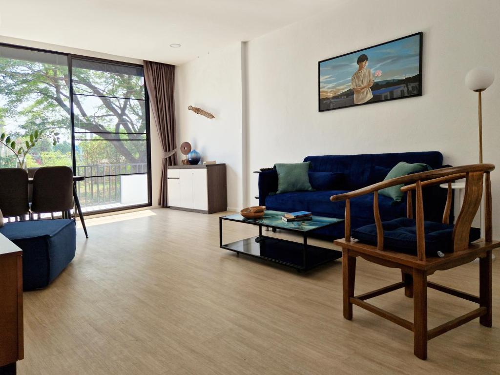 Your Local Spacious 3-Story Home, Rooftop Views & King Beds near Night Bazaar Your Local Spacious 3-Story Home, Rooftop Views & King Beds near Night Bazaar