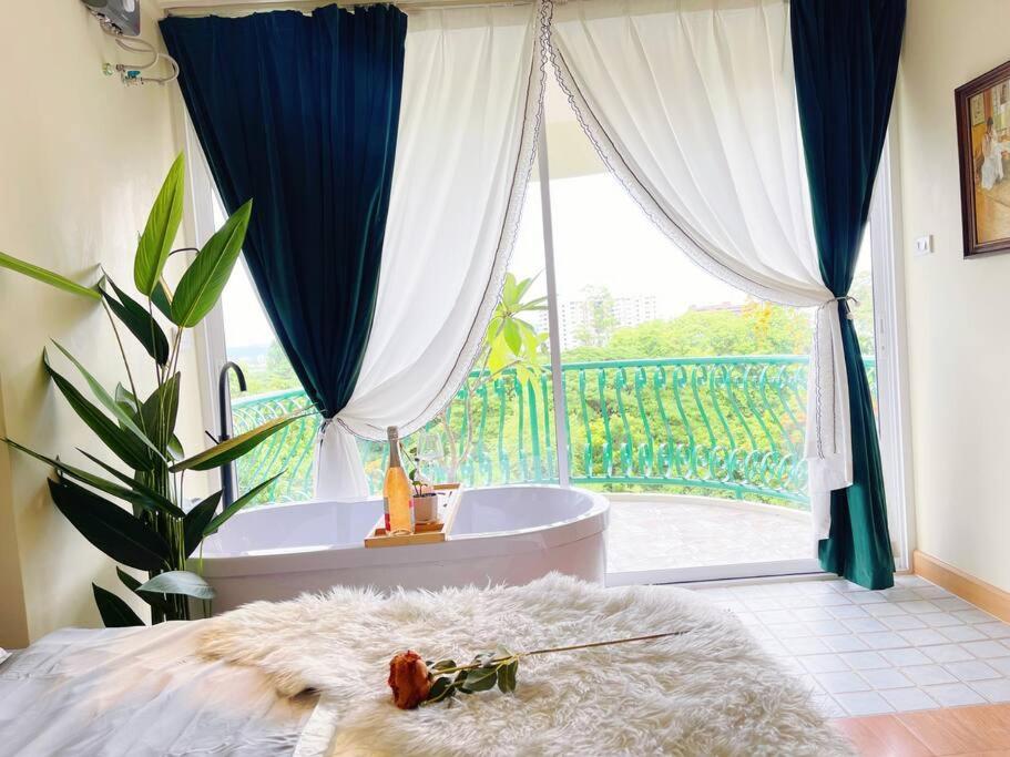 912 Good view &2 minutes walk to one Nimman Maya 912 Good view &2 minutes walk to one Nimman Maya