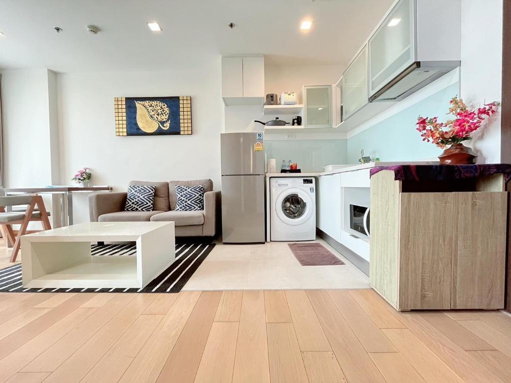Luxury condo near Old City on Changklan road 816 Luxury condo near Old City on Changklan road 816