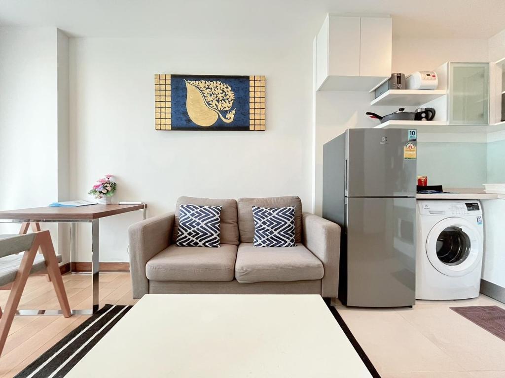 Luxury condo near Old City on Changklan road 816 Luxury condo near Old City on Changklan road 816