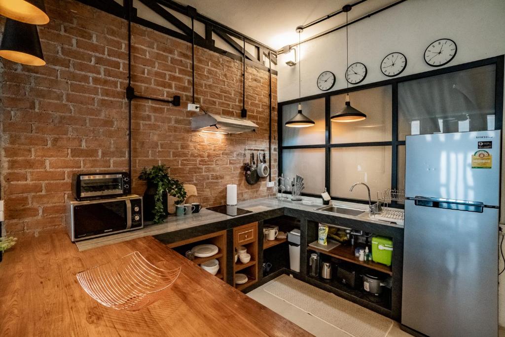 Luxury Industrial Flat 5 Mins from Nimman Luxury Industrial Flat 5 Mins from Nimman