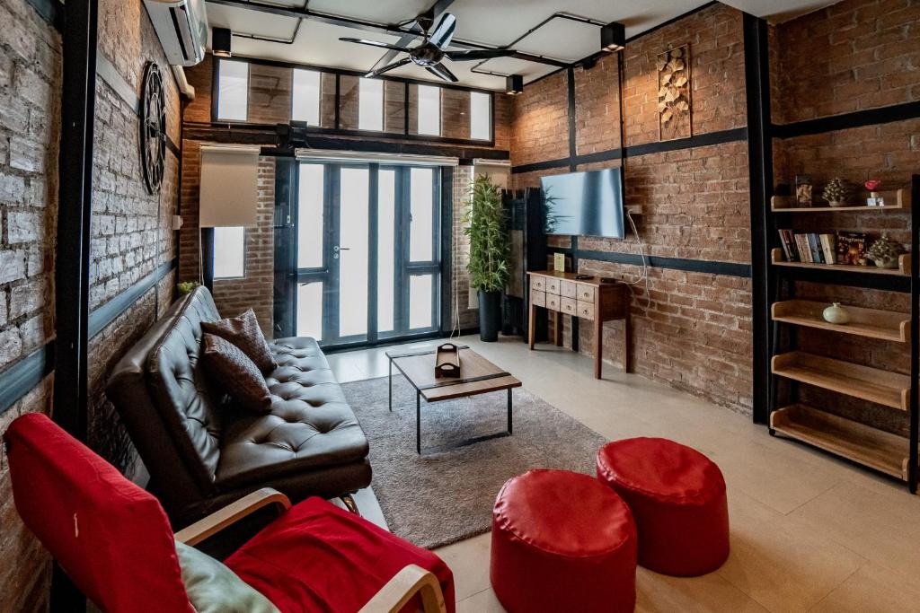Luxury Industrial Flat 5 Mins from Nimman Luxury Industrial Flat 5 Mins from Nimman