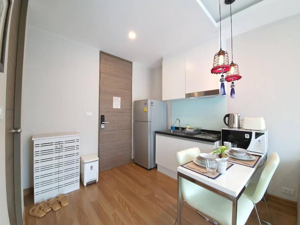 Stay Nimmanhemin Center with Rooftop Pool 309NM Stay Nimmanhemin Center with Rooftop Pool 309NM