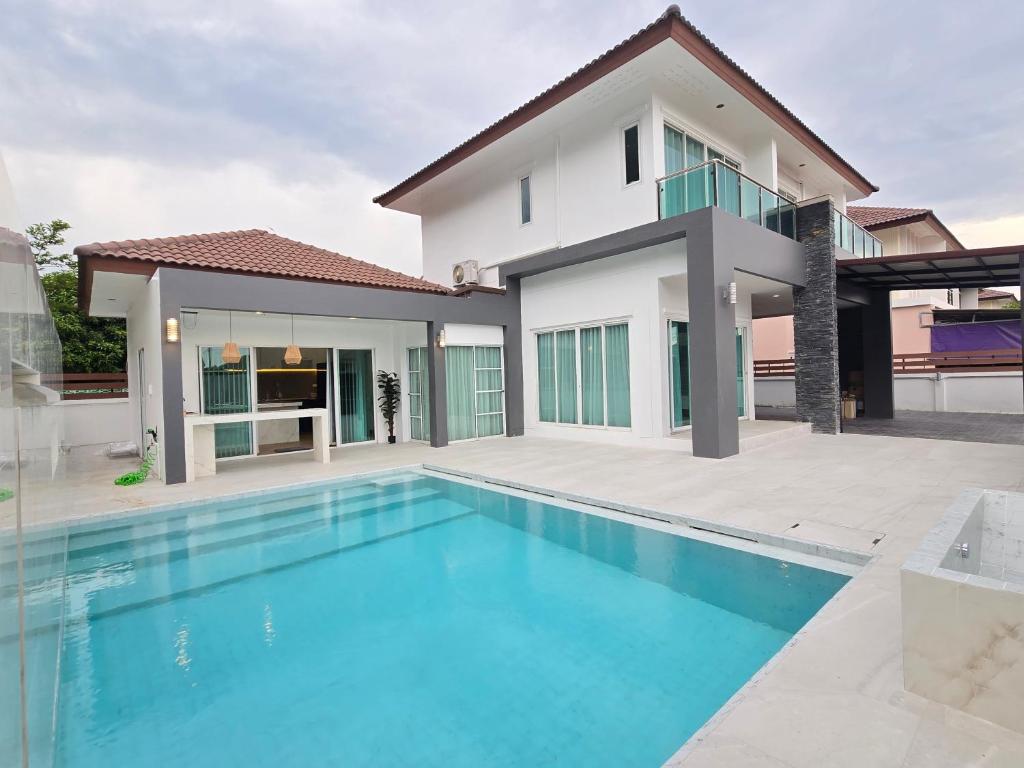 JOY Design Modern Pool Villa 15 min to Old Town JOY Design Modern Pool Villa 15 min to Old Town