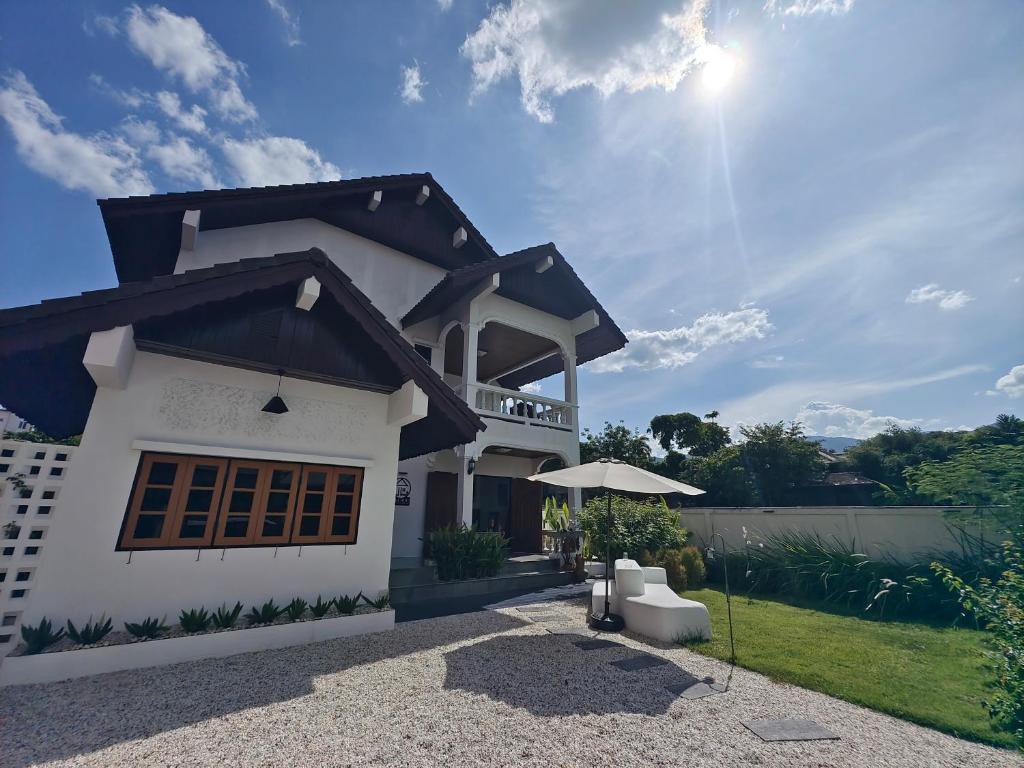 Dalang Nimman House宁曼路独栋四卧四卫别墅 Dalang Nimman House宁曼路独栋四卧四卫别墅