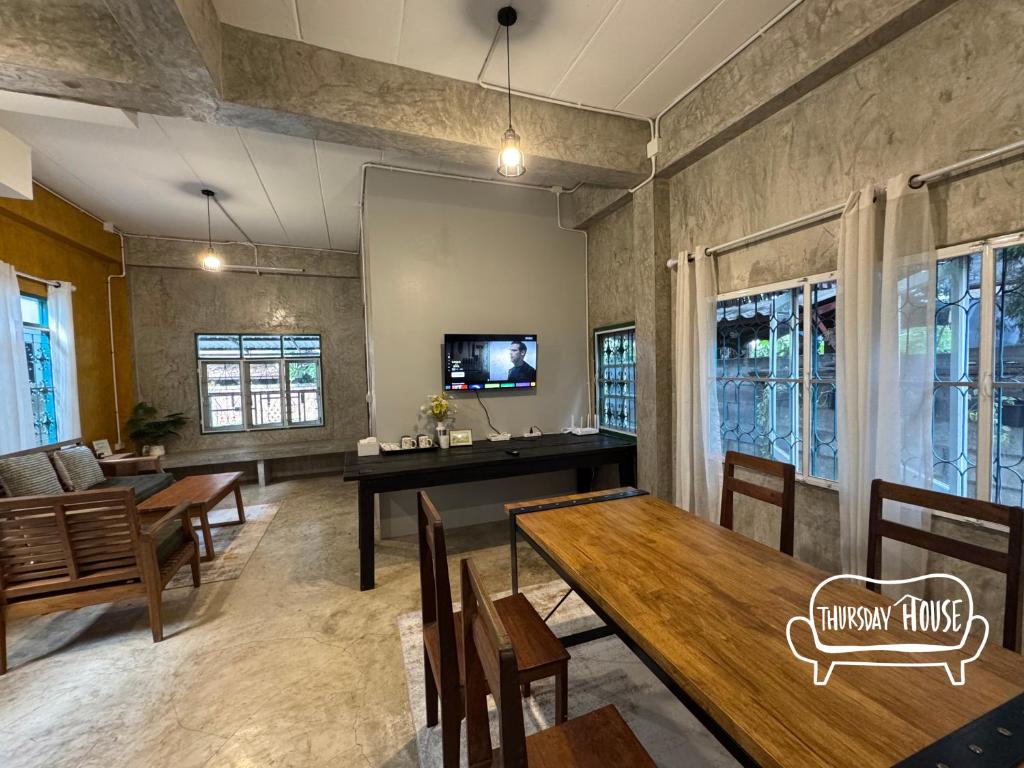 Thursday House Great for work and rest near city and nature Thursday House Great for work and rest near city and nature