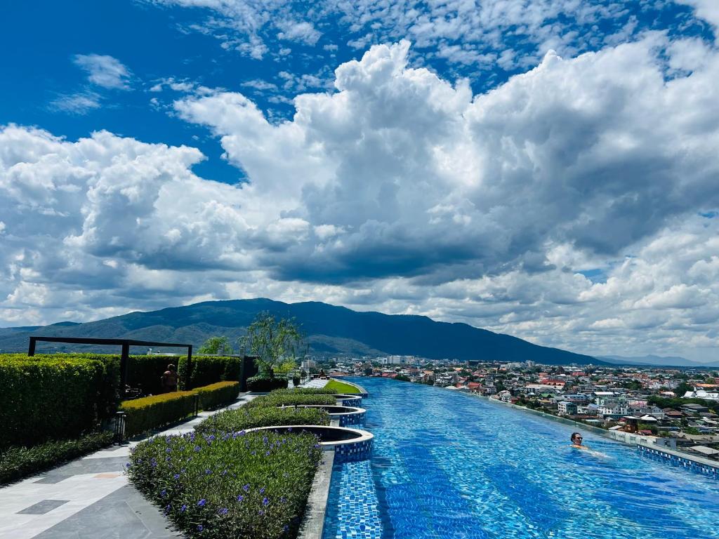 Astra Sky River Luxury 2Bedroom Family Suite with Infinity Pool, Near Old Town Astra Sky River Luxury 2Bedroom Family Suite with Infinity Pool, Near Old Town