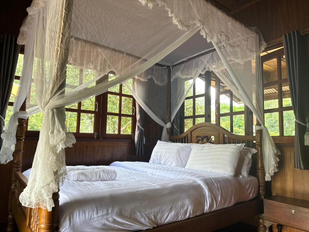 บ้านเอื้องดอยแม่กำปอง