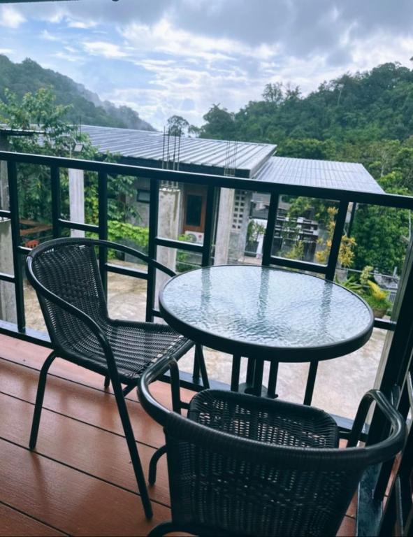 บ้านเอื้องดอยแม่กำปอง