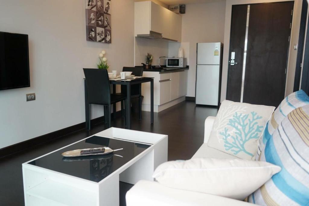 Spacious 1-Bedroom Apt with Great Location Near Nimman #A305 Spacious 1-Bedroom Apt with Great Location Near Nimman #A305