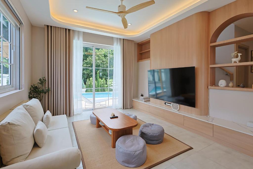 White Wood Family Villa, 5 Kingbeds, 12 mins airport White Wood Family Villa, 5 Kingbeds, 12 mins airport