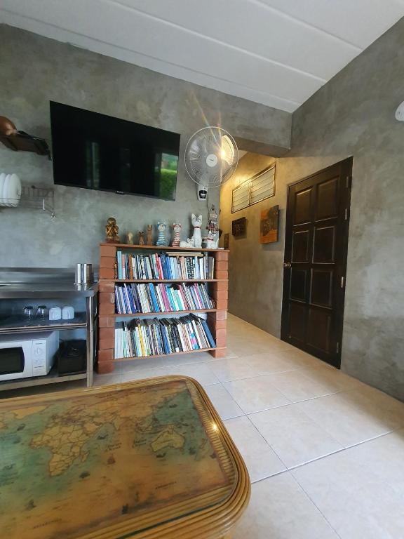 Large jacuzzi and charming home center of old city