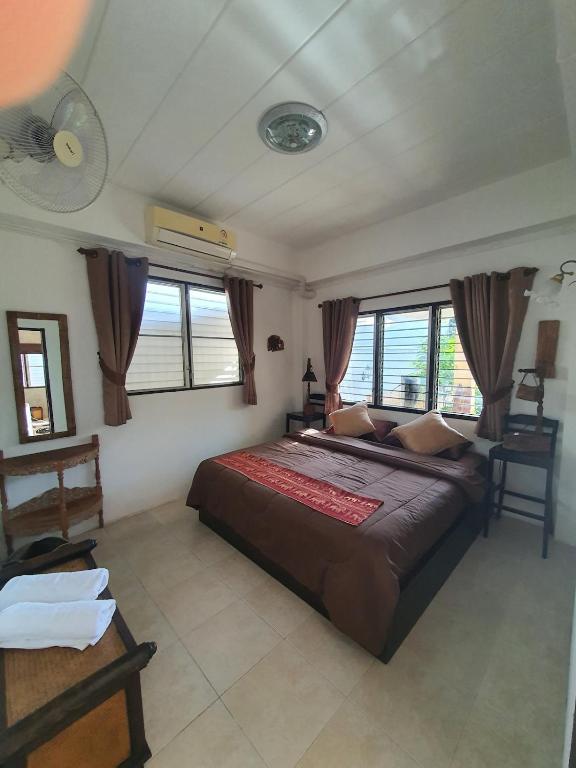 Large jacuzzi and charming home center of old city