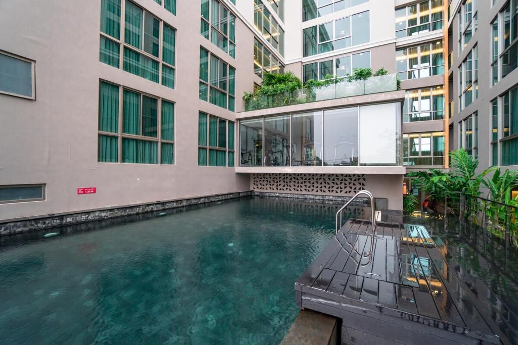 Amazing Apartment with Pool 1BR Near Bazaar Amazing Apartment with Pool 1BR Near Bazaar