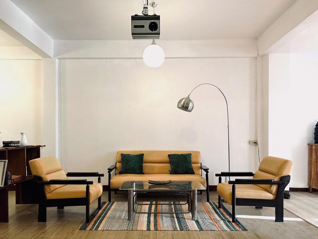 Vintage Entire House with rooftop I Pet Friendly I Near Nimman and Old Town Vintage Entire House with rooftop I Pet Friendly I Near Nimman and Old Town