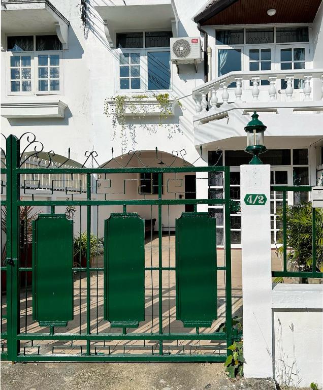 Vintage Entire House with rooftop I Pet Friendly I Near Nimman and Old Town Vintage Entire House with rooftop I Pet Friendly I Near Nimman and Old Town