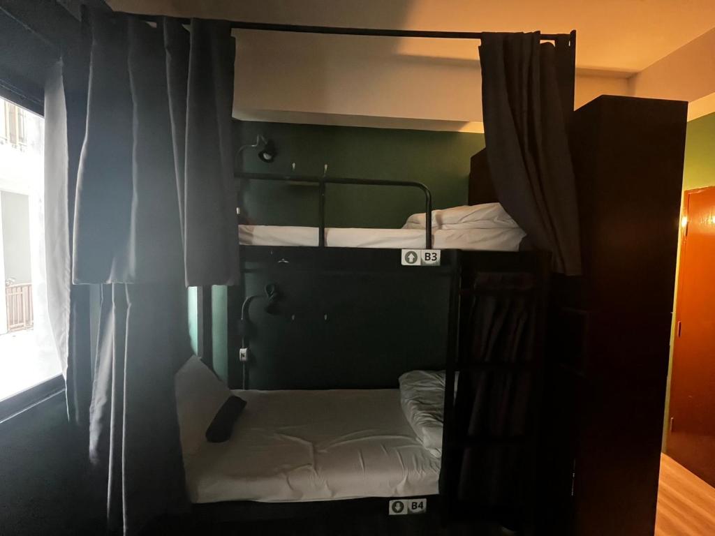 Nimman Nest Hostel & Cafe