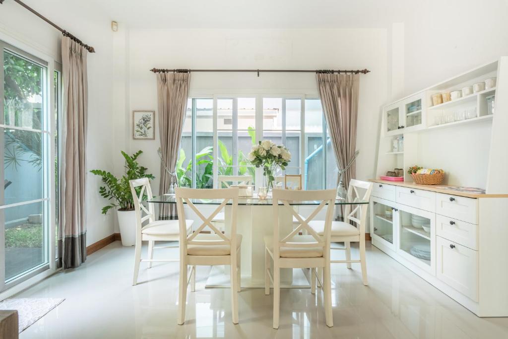 Elegant and Modern Home at Sansaran Villa Chiang Mai Elegant and Modern Home at Sansaran Villa Chiang Mai