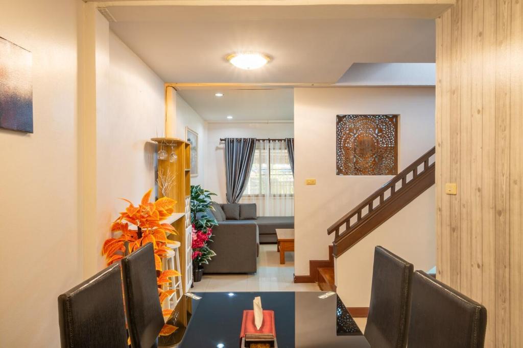 Spacious House Near Old City Near Night Bazaar